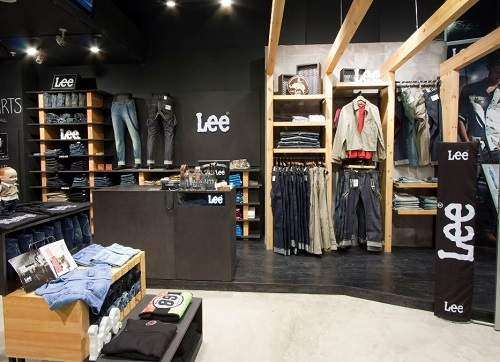 تابلوهای پوشاک برندهای خارجی فاقد مجوز، هفته آینده برچیده می‌شود