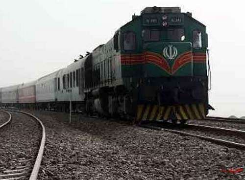 قطار بین شهری خوزستان روی ریل 80 ساله !