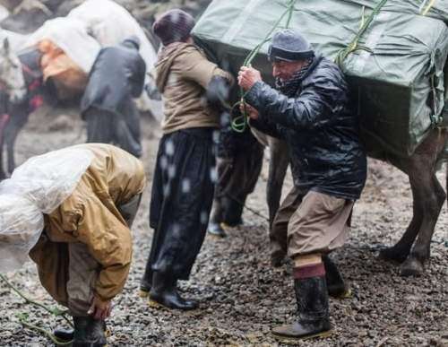 کولبران به جای کوه از معابر رسمی عبور خواهند کرد
