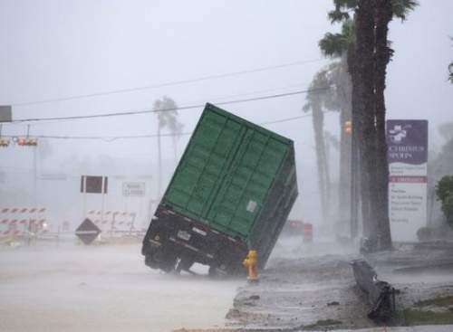 طوفان و سیل یک پنجم پالایشگاه‌های آمریکا را از کار انداخت