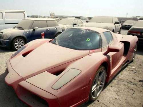 برخی از خودروهای میلیاردی در دبی فقط خاک میخورند!