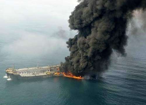 احتمال انفجار و غرق شدن نفتکش ایرانی وجود دارد