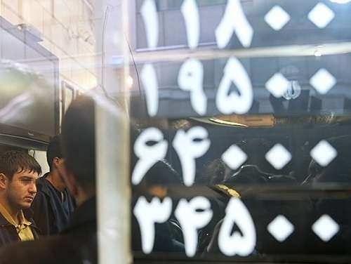 دلار همچنان در اوج/ صراف‌ها: ارز کم است