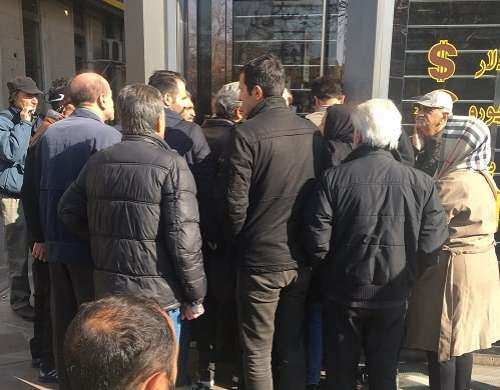 مردم بیشتر به خرید ارز هجوم آوردهاند تا فروش آن!