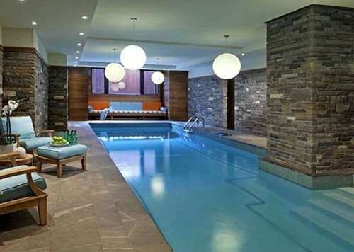 شنا در آب گران!