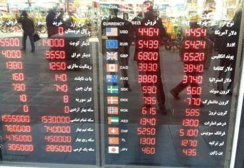 دلار روی تابلوها 4460 تومان؛ برای فروش ‌4700 تومان!