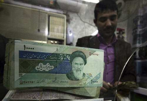 کاهش ارزش ریال ایران به دلیل نگرانیها از موضع ترامپ