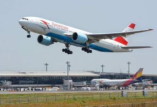 هواپیمایی اتریشی خدمات به ایران را محدود میکند