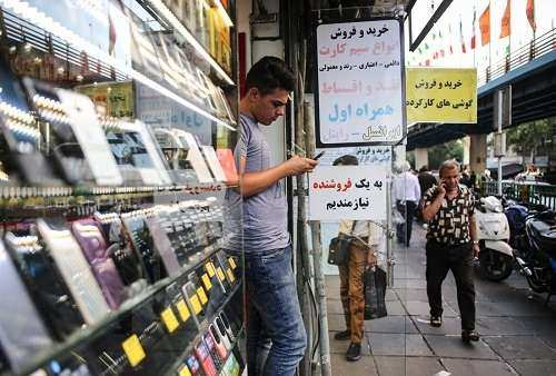 هیچکس با دلار 10 هزار تومانی متقاضی ثبت سفارش واردات موبایل نیست