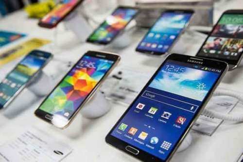 قیمت گوشی موبایل در بازار پایینآمدنی نیست