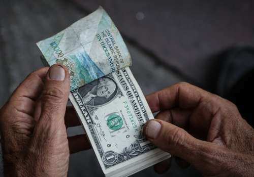 پتروشیمیها باز هم عرضه ارز را کم کردند
