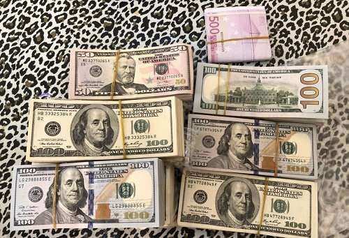 رسانه پاکستانی از قاچاق ارز به ایران خبر داد