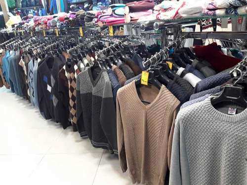 چرا برخی مغازههای شهر با تابلوی ارزانسرا فعالیت میکنند؟