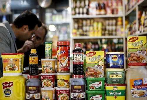 وفور خوراکیهای ممنوعه در سوپرمارکتها به چه قیمتی؟