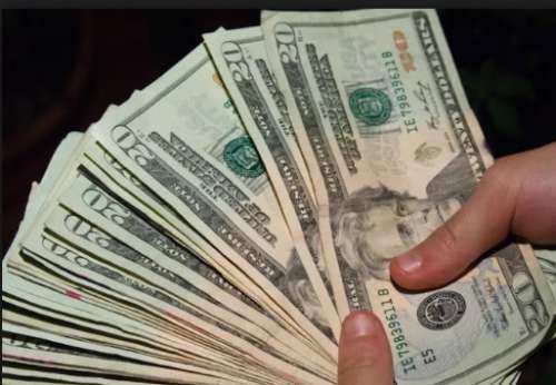 فروش دلارهای تاریخ قدیم در صرافی‌ها