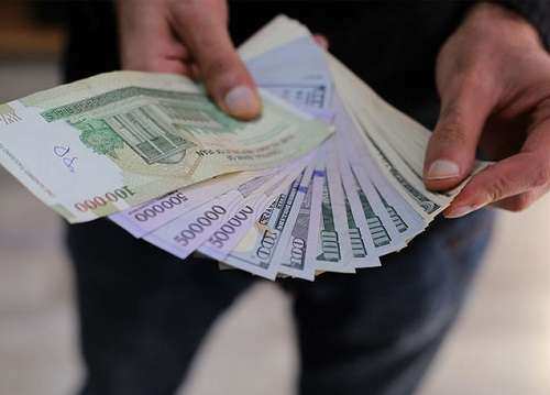 کاهش قیمت دلار به زیر 10 هزار تومان، سیاست دولت برای کنترل بازار ارز