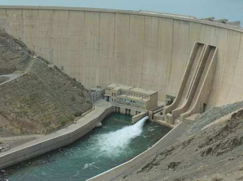 دریچههای سد زایندهرود امروز دوشنبه بازگشایی شد
