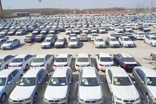 خودروهای دپو شده، درآمد گمرک را کاهش داد