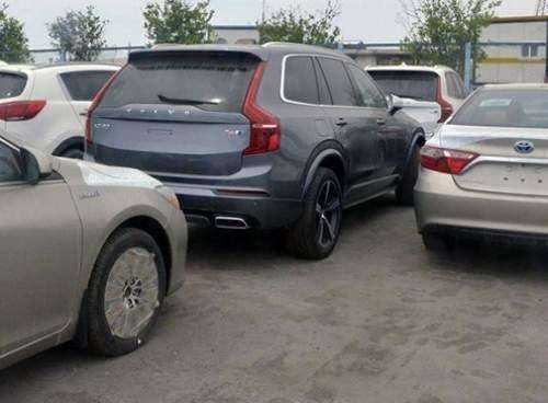 خودروهای ترخیصنشده و مشتریان همچنان بلاتکلیف