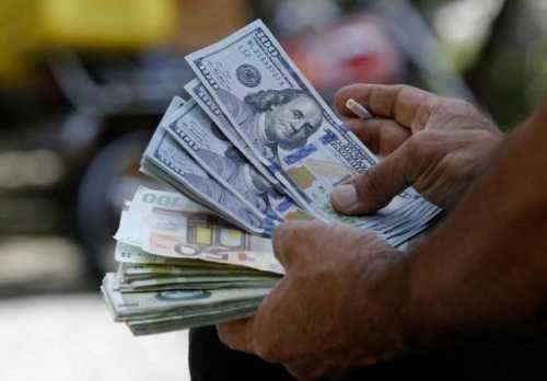 واکنش بازار سکه و ارز به لغو معافیت 8 کشور از شمول تحریم خرید نفت ایران