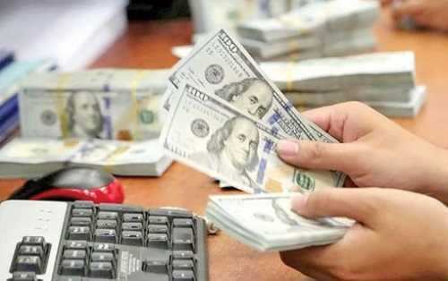 تقابل آرام دلار در مرز 14 هزار تومان