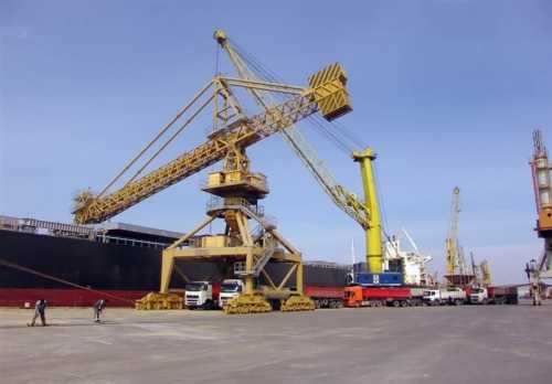 80 درصد ظرفیت انبارهای کالای اساسی بندر امام پُر شد