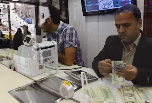 پیش‌بینی 10 نماینده مجلس از قیمت دلار در ماه‌های آینده