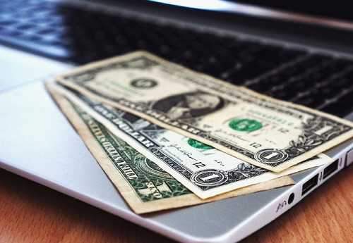 نزول قیمت دلار به زیر 13 هزار تومان