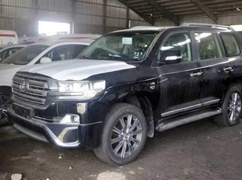 خودروهای لوکس قاچاق در انبار اموال تملیکی خاک میخورند