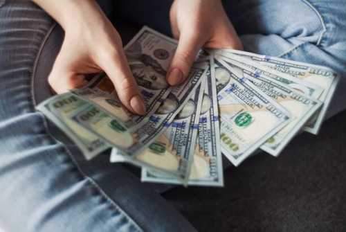 قیمت دلار به پایین حد خود در سال 98 رسید