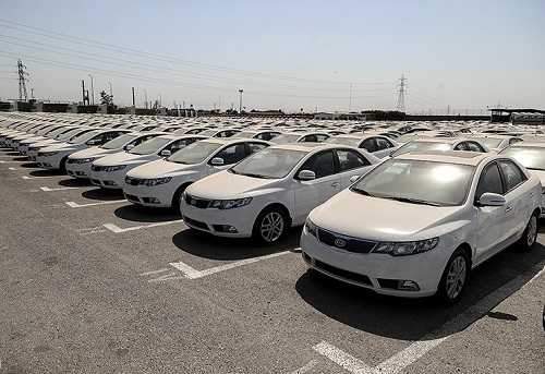 محل دپوی خودروهای سایپا زیر آفتاب سوزان تابستان