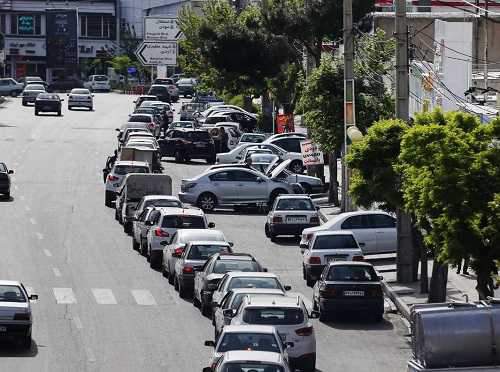 نظر مردم درباره علت شلوغی جایگاههای بنزین