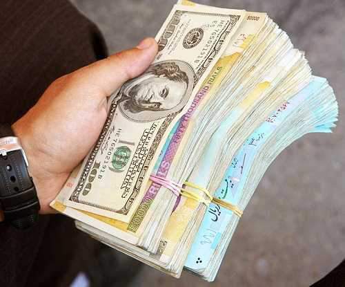 چرا قیمت دلار این روزها بالا میرود؟