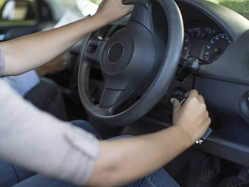 قبل از استارت خودرو، 10 ثانیه روی حالت باتری صبر کنید