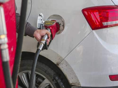 چه‌کنیم از سهمیه بنزین کم نشود؟