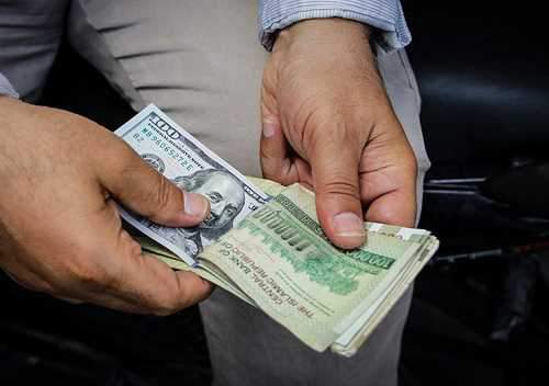 دلالها: اکنون زمان مناسبی برای خرید دلار نیست