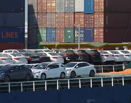 واردات خودروهای سبک و سنگین آزاد شده است