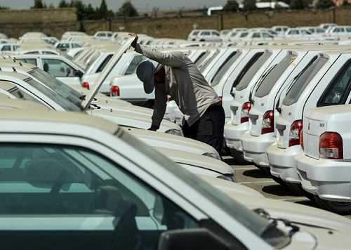 پاسکاری گرانی میان خودروساز و دلال خودرو