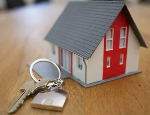 با کل حقوق سالانه، فقط میتوان 1 متر خانه خرید!