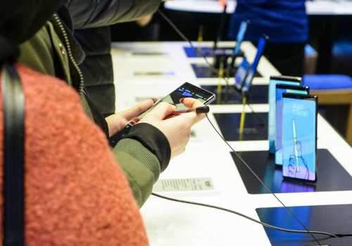 خرید موبایل با دلار 20 هزار تومانی، فروش به نرخ روز!