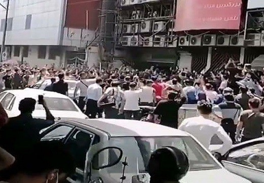 بیبرقی جنجالی در پاساژ علاءالدین