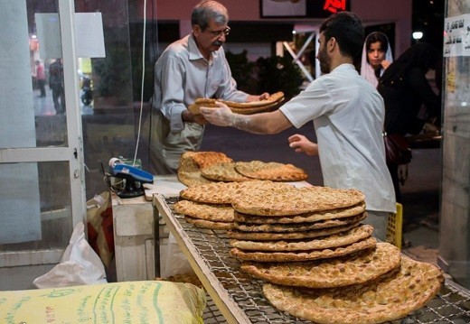 گرانفروشی و کم فروشی نان در صدر تخلفات صنفی تیرماه