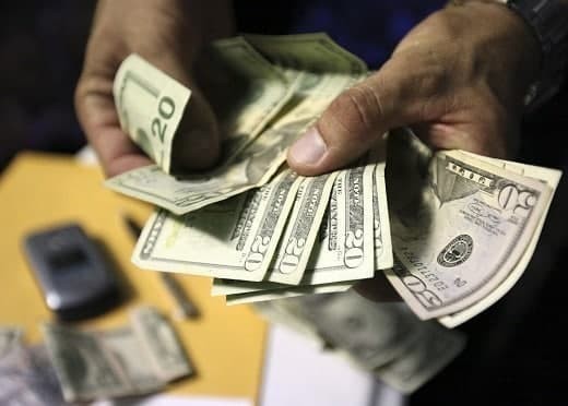 قیمت جدید دلار و یورو در صرافی های بانکی - 23 شهریور 1400