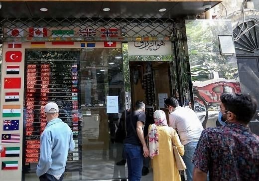 الزام احراز هویت اشخاص خریدار ارز توسط صرافی های مجاز