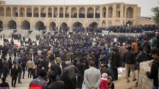 ادامه تحصن کشاورزان اصفهانی