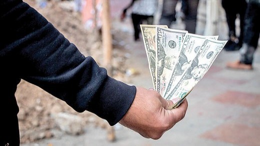 قیمت دلار روی مقاومت حساس