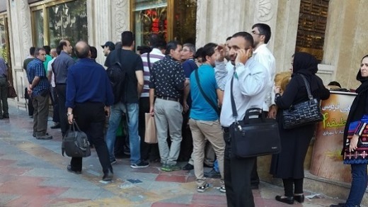 قیمت های ارز در کوچه و خیابان ساختگی است