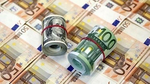 قیمت جدید دلار و یورو در صرافی های بانکی - 8 دی