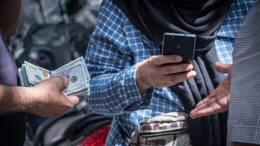 کمبود دلار در صرافیها باعث افزایش قیمت آن شد