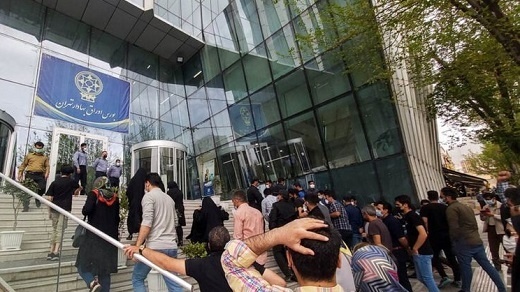 دعوت عموم مردم به بورس اشتباه است